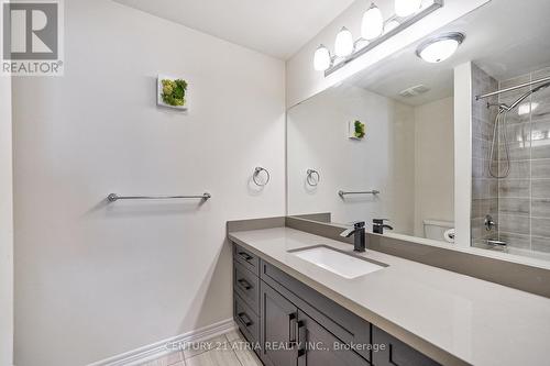 12 Twinflower Lane, Richmond Hill, ON - Indoor Photo Showing Bathroom