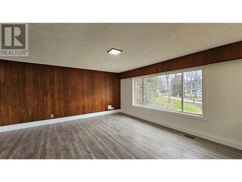 850 Kiniski Road, Kelowna, BC - Indoor With Storage