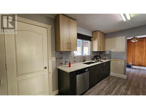 850 Kiniski Road, Kelowna, BC - Indoor Photo Showing Kitchen