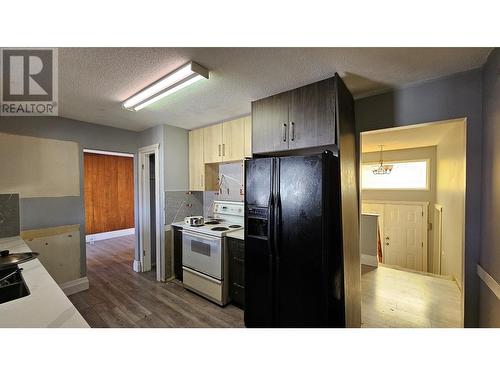 850 Kiniski Road, Kelowna, BC - Indoor Photo Showing Kitchen