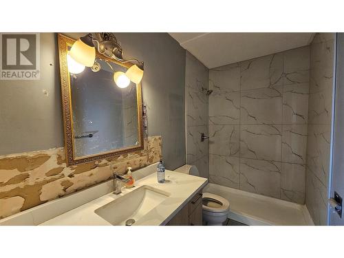 850 Kiniski Road, Kelowna, BC - Indoor Photo Showing Bathroom