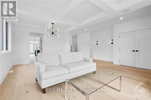 437 Fleet Canuck, Ottawa, ON - Indoor Photo Showing Living Room