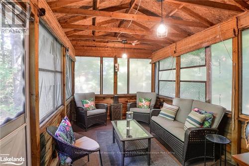 1005 Road 3300, Gravenhurst (Muskoka (S)), ON - Indoor Photo Showing Living Room