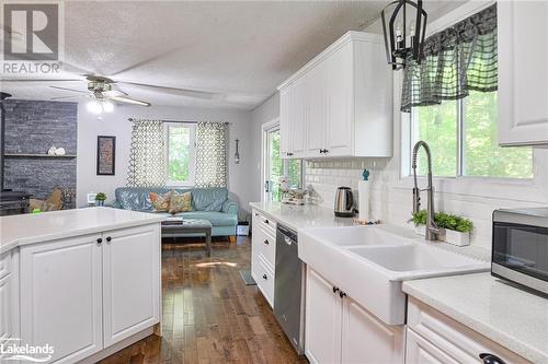 1005 Road 3300, Gravenhurst, ON - Indoor Photo Showing Kitchen With Double Sink