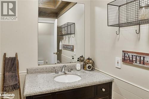 1005 Road 3300, Gravenhurst, ON - Indoor Photo Showing Bathroom