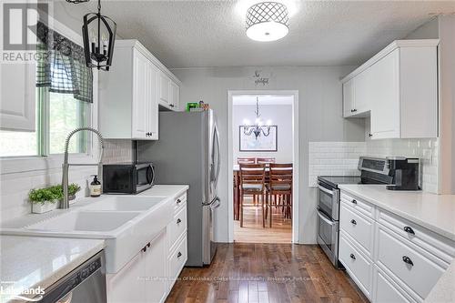 1005 Road 3300, Gravenhurst (Muskoka (S)), ON - Indoor Photo Showing Kitchen