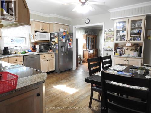 584150 Beachville Road, South-West Oxford, ON - Indoor Photo Showing Kitchen