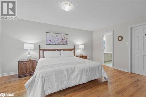 356 W Livingstone Street, Barrie, ON - Indoor Photo Showing Bedroom