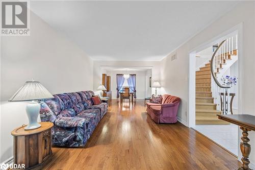 356 W Livingstone Street, Barrie, ON - Indoor Photo Showing Living Room