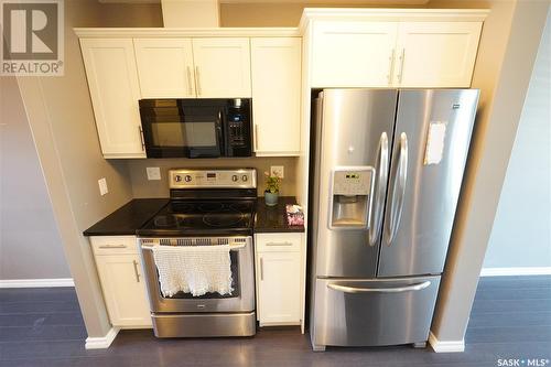 4562 Harbour Landing Drive, Regina, SK - Indoor Photo Showing Kitchen