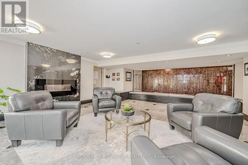 211 - 500 Green Road, Hamilton, ON - Indoor Photo Showing Living Room