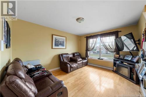 39 Sunshine Drive, Moncton, NB - Indoor Photo Showing Living Room