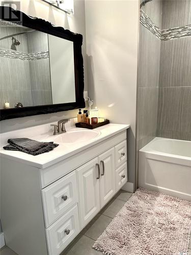 329 7Th Avenue W, Nipawin, SK - Indoor Photo Showing Bathroom