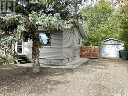 329 7Th Avenue W, Nipawin, SK - Outdoor