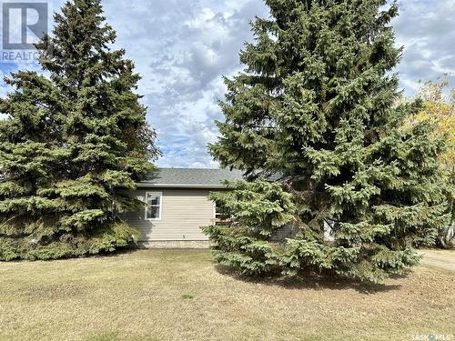 329 7Th Avenue W, Nipawin, SK - Outdoor