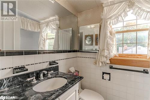 63 Nelson Street, Barrie, ON - Indoor Photo Showing Bathroom