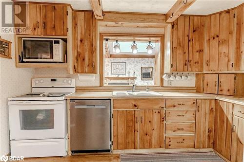 63 Nelson Street, Barrie, ON - Indoor Photo Showing Kitchen