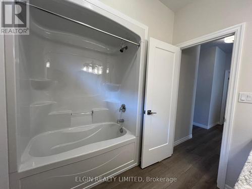 40 Dunning Way, St. Thomas, ON - Indoor Photo Showing Bathroom