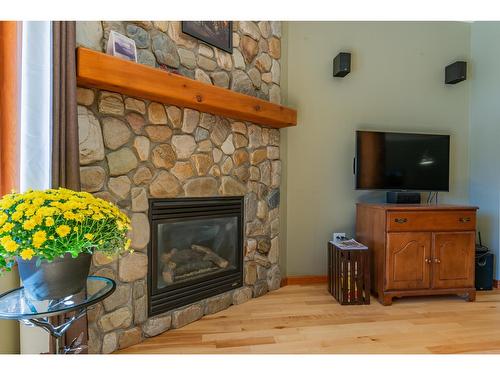 5 - 1008 Olaus Way, Rossland, BC - Indoor Photo Showing Living Room With Fireplace