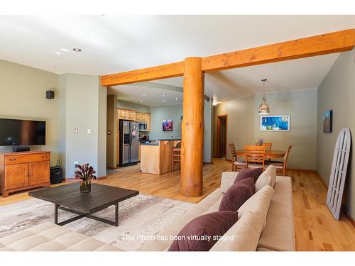 5 - 1008 Olaus Way, Rossland, BC - Indoor Photo Showing Living Room