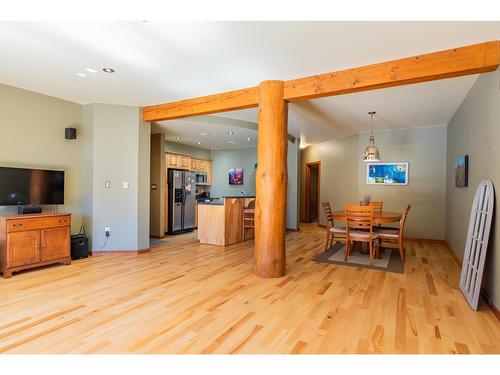 5 - 1008 Olaus Way, Rossland, BC - Indoor