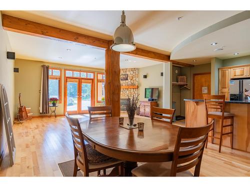 5 - 1008 Olaus Way, Rossland, BC - Indoor Photo Showing Dining Room