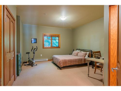 5 - 1008 Olaus Way, Rossland, BC - Indoor Photo Showing Bedroom