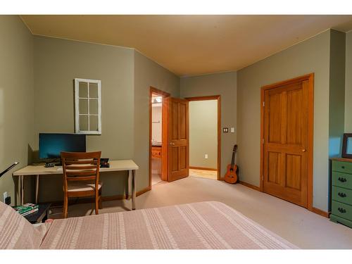 5 - 1008 Olaus Way, Rossland, BC - Indoor