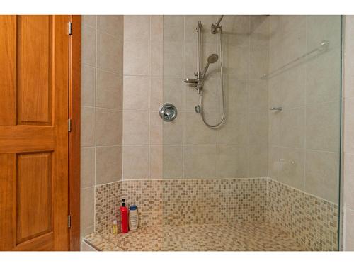 5 - 1008 Olaus Way, Rossland, BC - Indoor Photo Showing Bathroom