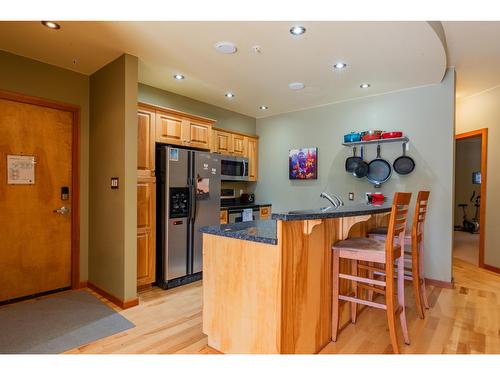 5 - 1008 Olaus Way, Rossland, BC - Indoor Photo Showing Kitchen