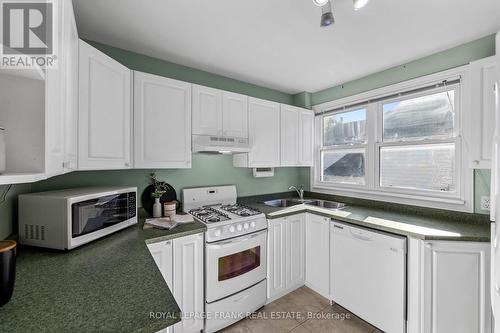 169 Alma Street, Oshawa (O'Neill), ON - Indoor Photo Showing Kitchen