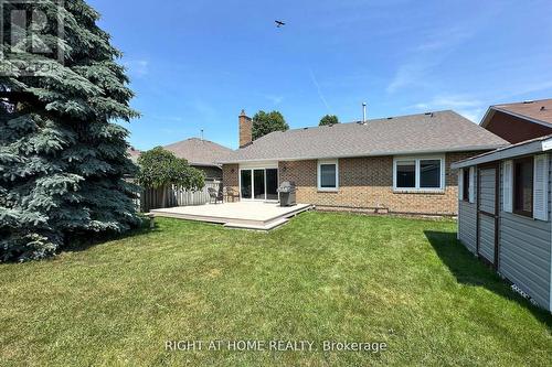 24 Inglewood Place N, Whitby (Blue Grass Meadows), ON - Outdoor