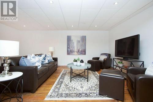 24 Inglewood Place N, Whitby (Blue Grass Meadows), ON - Indoor Photo Showing Living Room