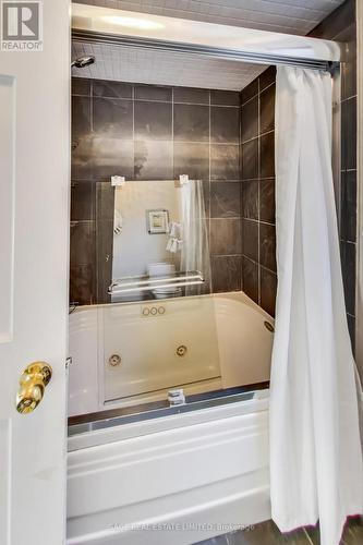 132 Rosewell Avenue, Toronto, ON - Indoor Photo Showing Bathroom