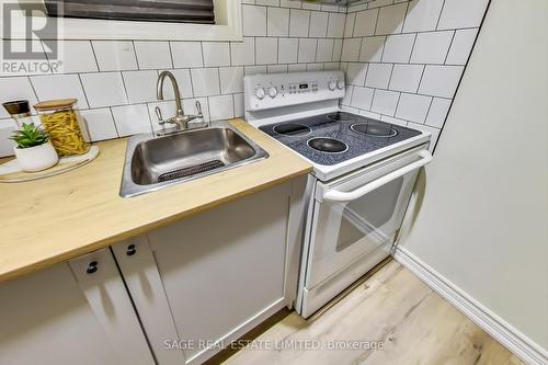 132 Rosewell Avenue, Toronto, ON - Indoor Photo Showing Kitchen