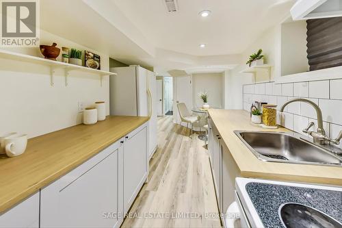 132 Rosewell Avenue, Toronto, ON - Indoor Photo Showing Kitchen