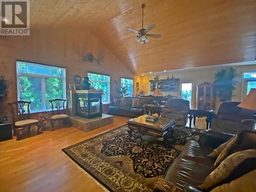 340 Oriole Way, Barriere, BC - Indoor Photo Showing Living Room With Fireplace