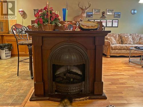 340 Oriole Way, Barriere, BC - Indoor Photo Showing Living Room With Fireplace