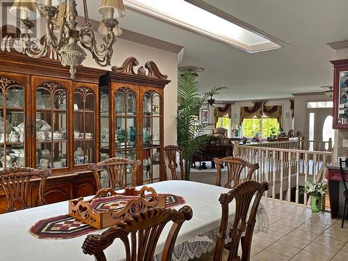 340 Oriole Way, Barriere, BC - Indoor Photo Showing Dining Room