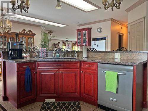 340 Oriole Way, Barriere, BC - Indoor Photo Showing Kitchen