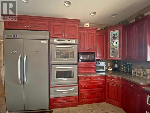 340 Oriole Way, Barriere, BC - Indoor Photo Showing Kitchen