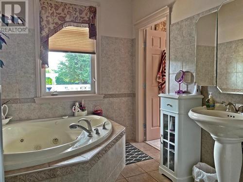 340 Oriole Way, Barriere, BC - Indoor Photo Showing Bathroom