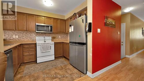 100 - 16 Bellhaven Crescent, Brampton, ON - Indoor Photo Showing Kitchen