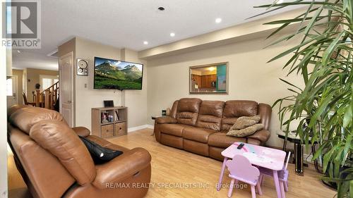 100 - 16 Bellhaven Crescent, Brampton, ON - Indoor Photo Showing Living Room