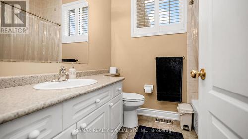 13 Wonder Way, Brampton, ON - Indoor Photo Showing Bathroom