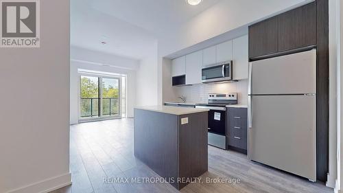 326 - 202 Burnhamthrope Road E, Mississauga, ON - Indoor Photo Showing Kitchen