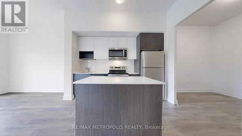 326 - 202 Burnhamthrope Road E, Mississauga, ON - Indoor Photo Showing Kitchen With Stainless Steel Kitchen