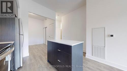 326 - 202 Burnhamthrope Road E, Mississauga, ON - Indoor