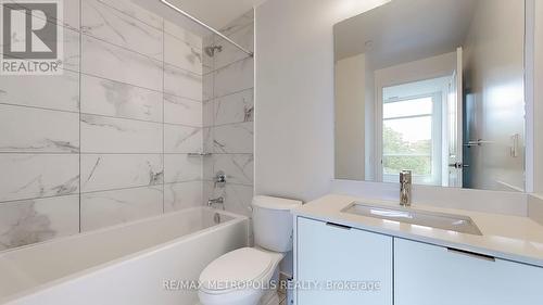 326 - 202 Burnhamthrope Road E, Mississauga, ON - Indoor Photo Showing Bathroom