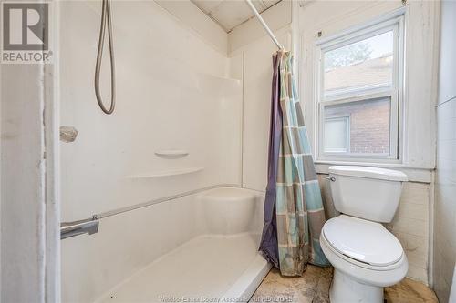 1531 Windsor Avenue Unit# Main, Windsor, ON - Indoor Photo Showing Bathroom